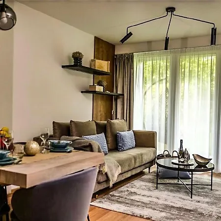 Napfeny 4* بالاتوليلّي